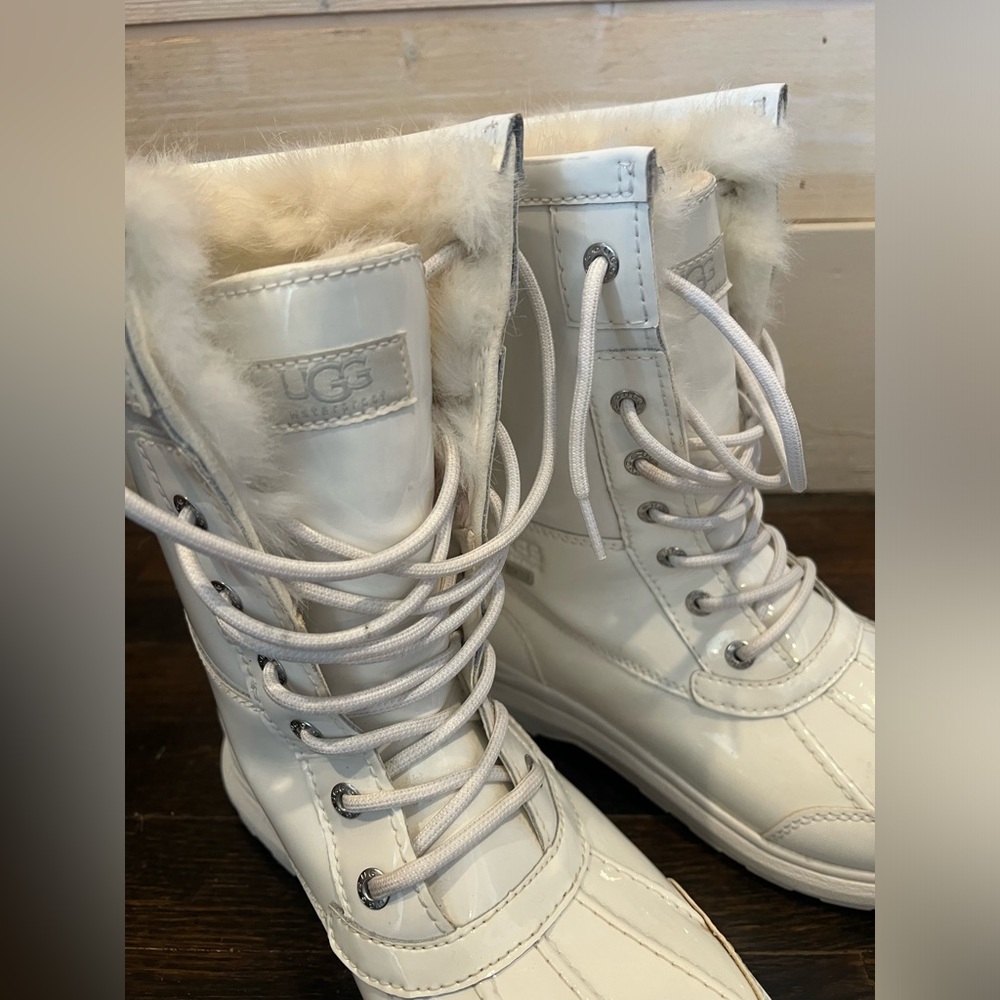 UGG Women's White Winter Boots Size 10